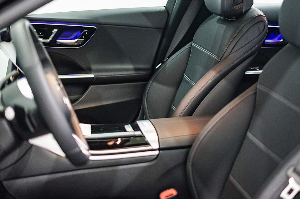 Thumbnail: 2025 Mercedes-Benz C-Class - 10