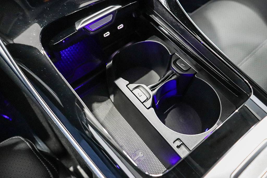 Thumbnail: 2025 Mercedes-Benz C-Class - 13