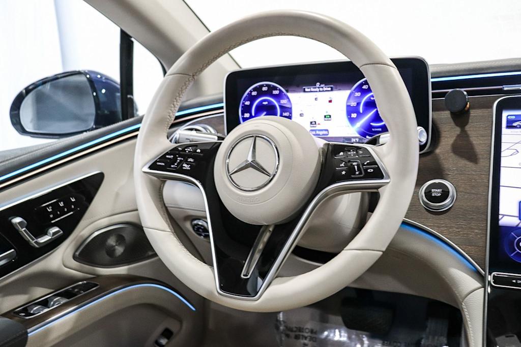 Thumbnail: 2023 Mercedes-Benz EQS - 7