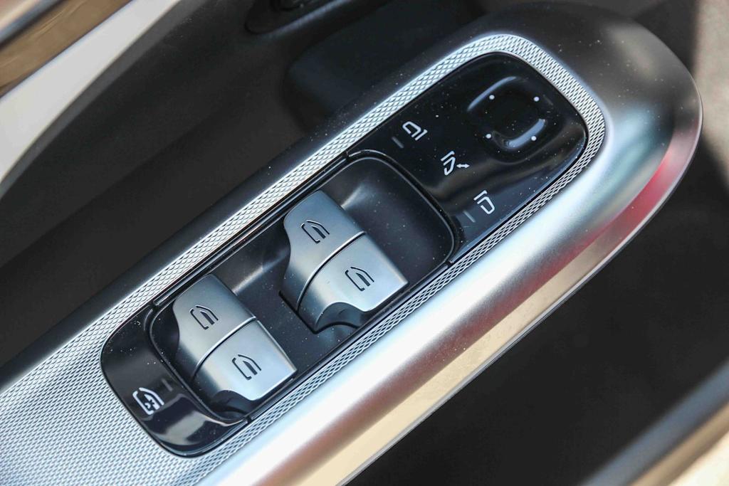 Thumbnail: 2026 Mercedes-Benz E-Class - 23