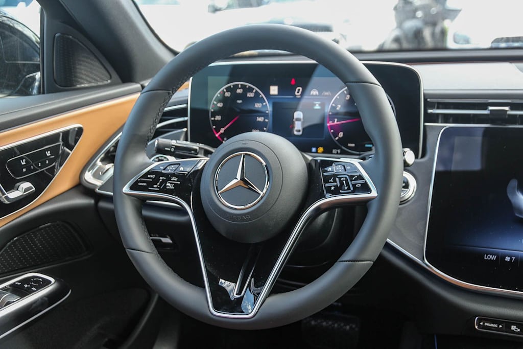 Thumbnail: 2026 Mercedes-Benz E-Class - 9