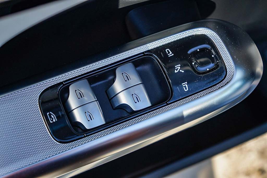 Thumbnail: 2026 Mercedes-Benz E-Class - 25