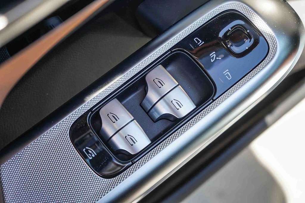 Thumbnail: 2026 Mercedes-Benz E-Class - 23