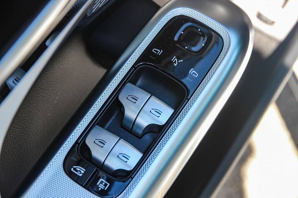 Thumbnail: 2026 Mercedes-Benz E-Class - 22
