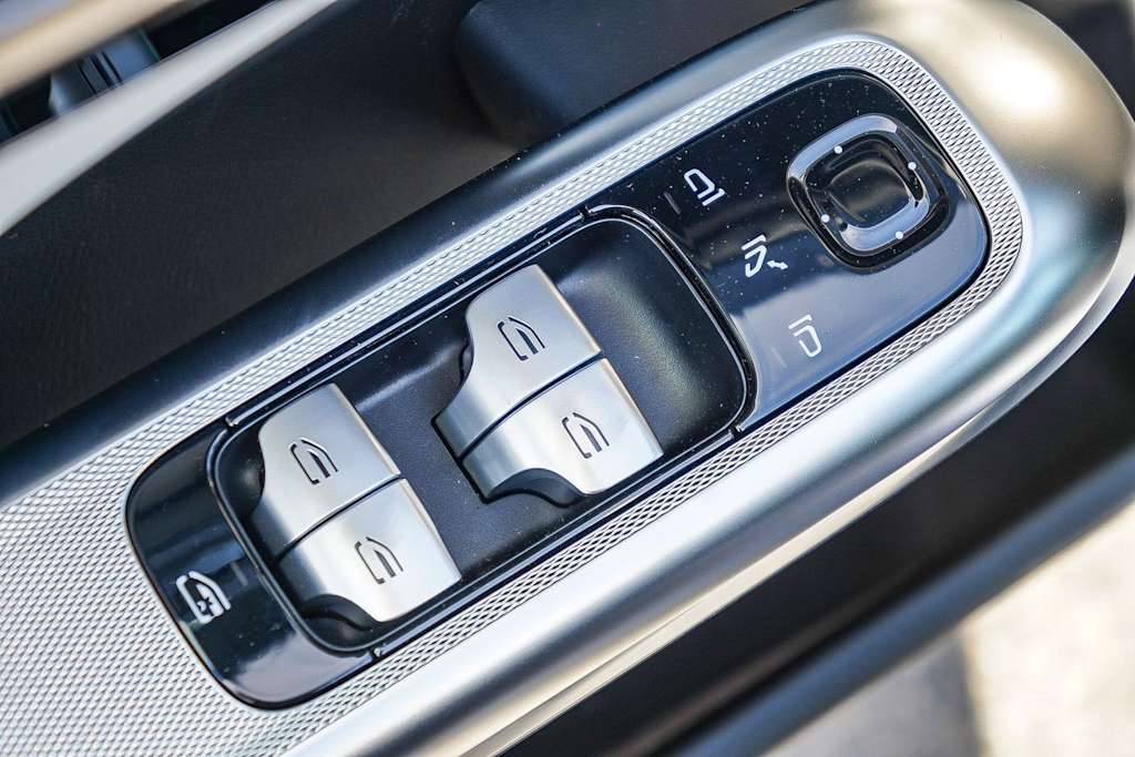 Thumbnail: 2026 Mercedes-Benz E-Class - 23