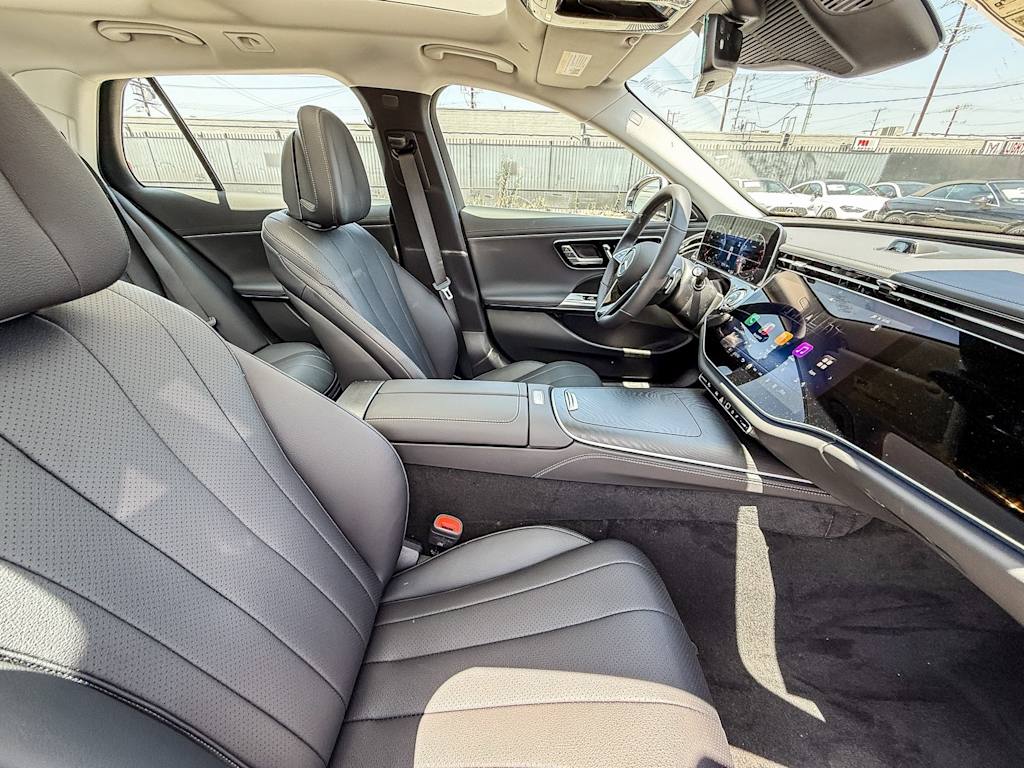 Thumbnail: 2025 Mercedes-Benz E-Class - 46