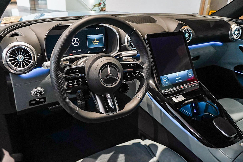 Thumbnail: 2025 Mercedes-Benz SL-Class - 2
