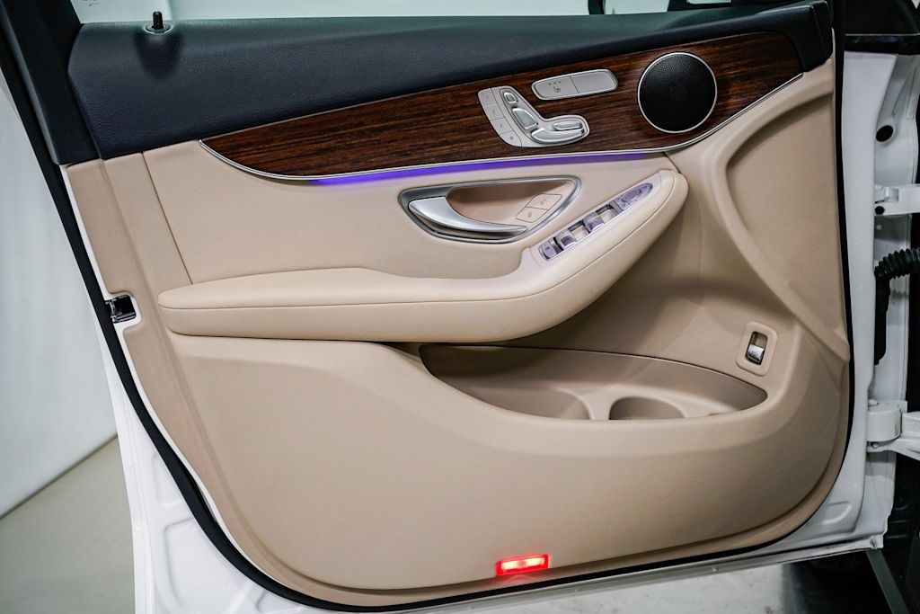 Thumbnail: 2022 Mercedes-Benz GLC - 23