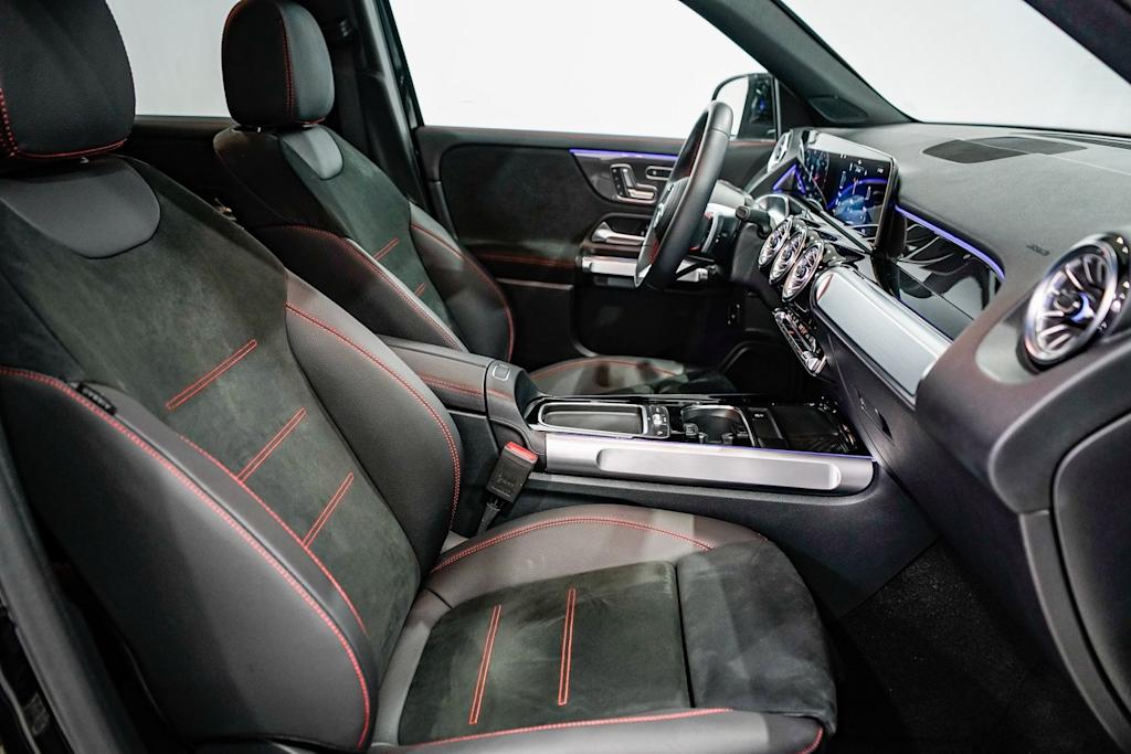 Thumbnail: 2025 Mercedes-Benz GLB - 9