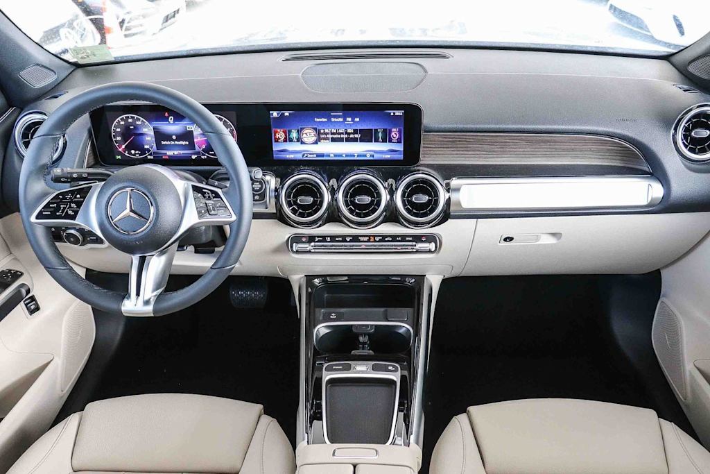 Thumbnail: 2026 Mercedes-Benz GLB - 2