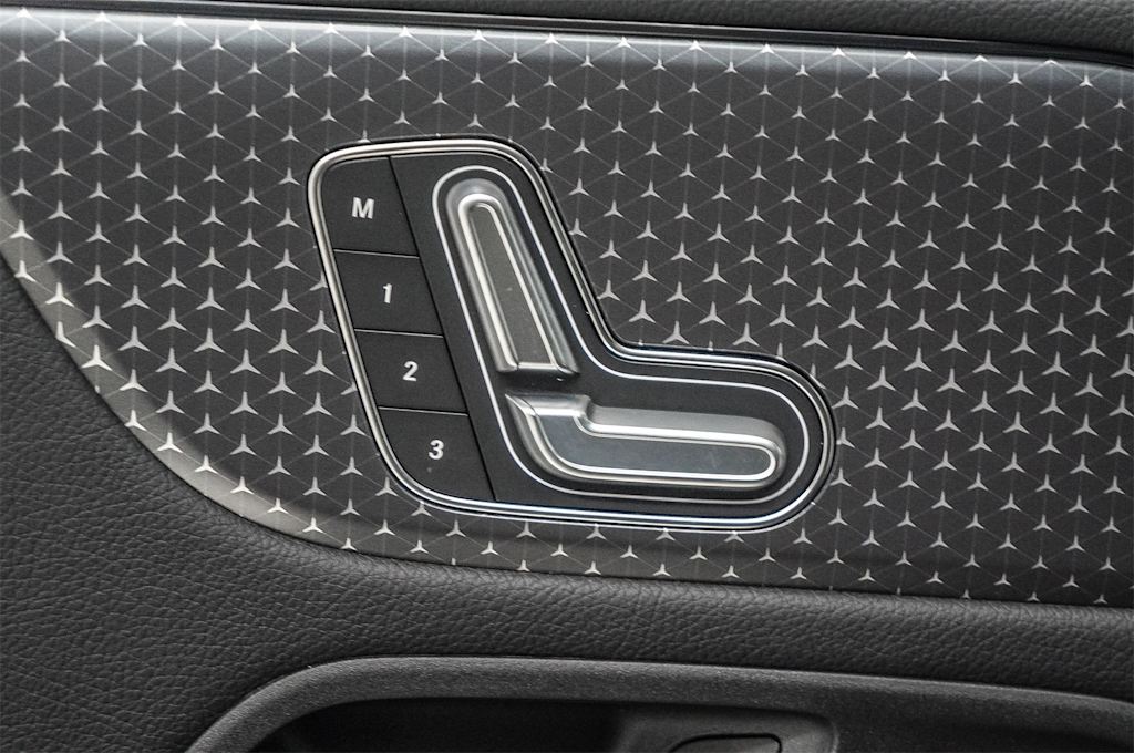 Thumbnail: 2025 Mercedes-Benz GLB - 25