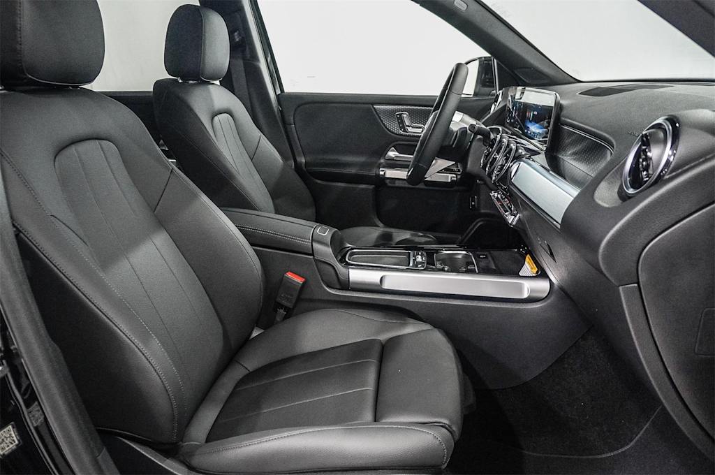 Thumbnail: 2025 Mercedes-Benz GLB - 9