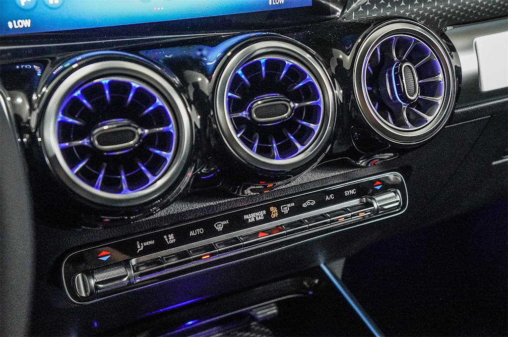 Thumbnail: 2025 Mercedes-Benz GLB - 28