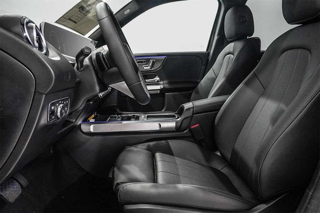 Thumbnail: 2025 Mercedes-Benz GLB - 10