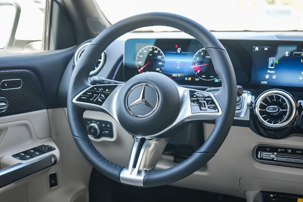 Thumbnail: 2025 Mercedes-Benz GLB - 12