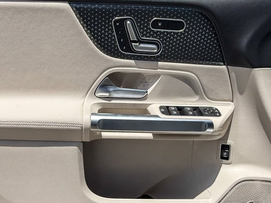 Thumbnail: 2025 Mercedes-Benz GLB - 22