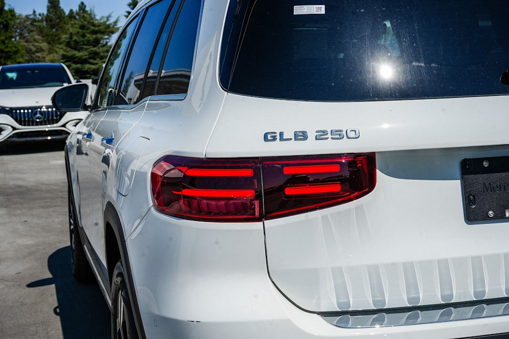 Thumbnail: 2025 Mercedes-Benz GLB - 6