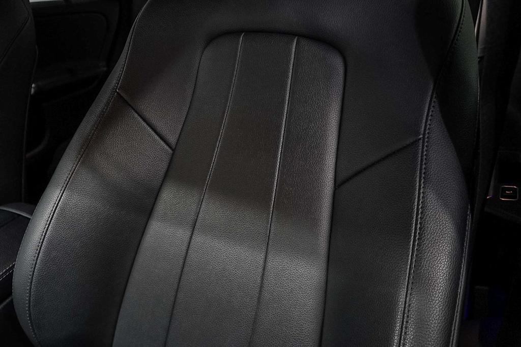 Thumbnail: 2022 Mercedes-Benz GLB - 30