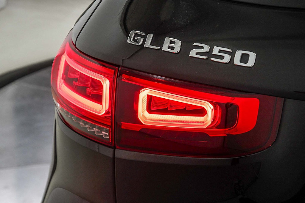 Thumbnail: 2022 Mercedes-Benz GLB - 20