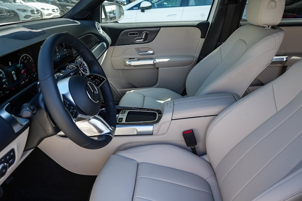 Thumbnail: 2025 Mercedes-Benz GLB - 10