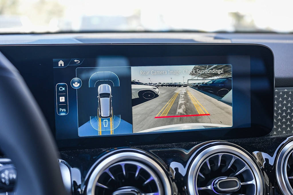 Thumbnail: 2025 Mercedes-Benz GLB - 28