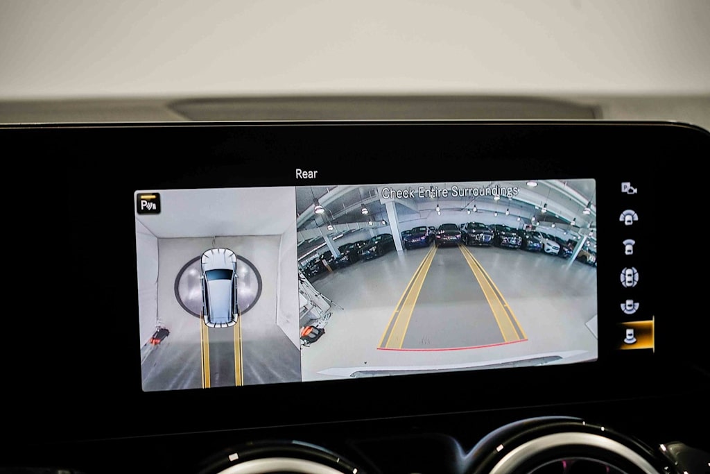 Thumbnail: 2023 Mercedes-Benz GLB - 25