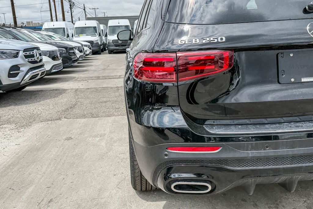 Thumbnail: 2025 Mercedes-Benz GLB - 6