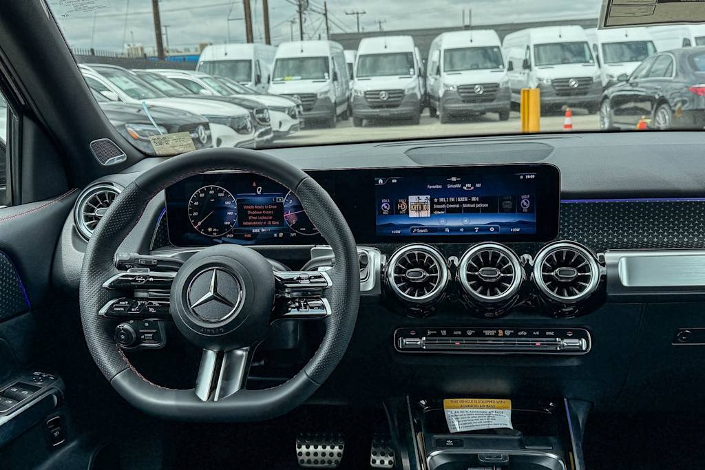 Thumbnail: 2025 Mercedes-Benz GLB - 9