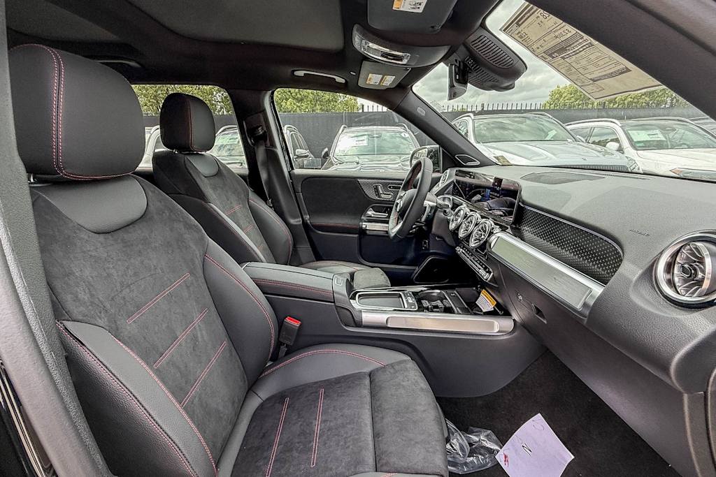 Thumbnail: 2025 Mercedes-Benz GLB - 10