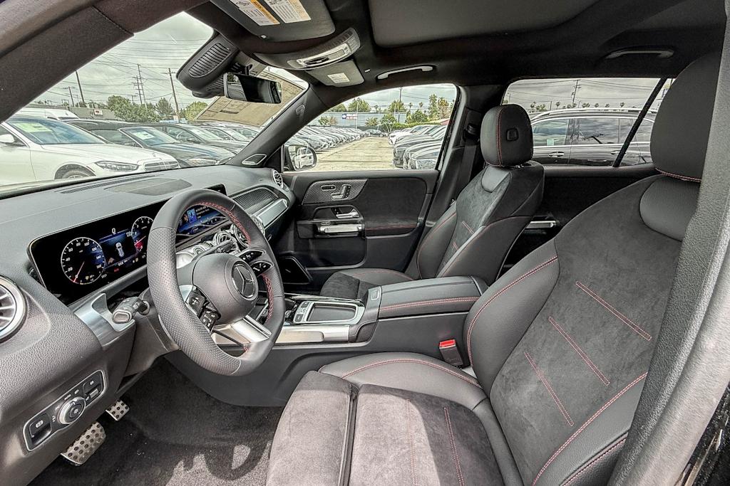 Thumbnail: 2025 Mercedes-Benz GLB - 11