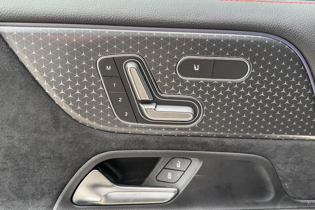 Thumbnail: 2025 Mercedes-Benz GLB - 26