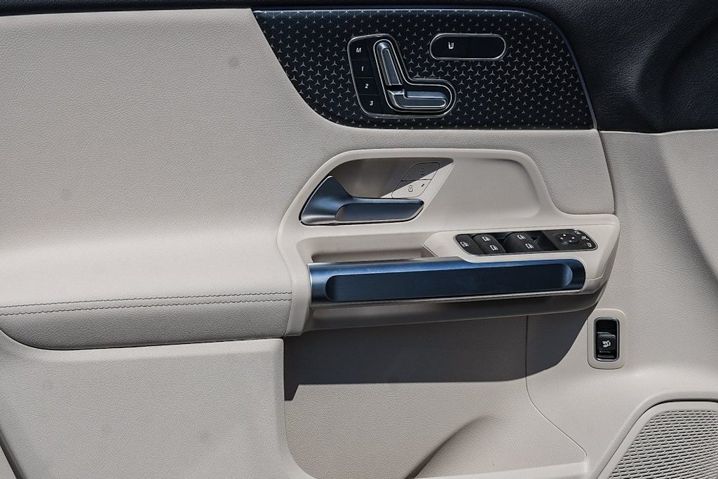 Thumbnail: 2025 Mercedes-Benz GLB - 26