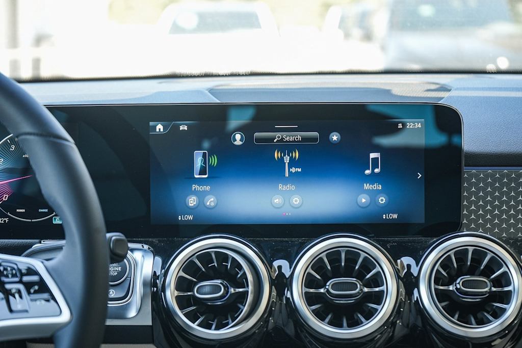 Thumbnail: 2025 Mercedes-Benz GLB - 13