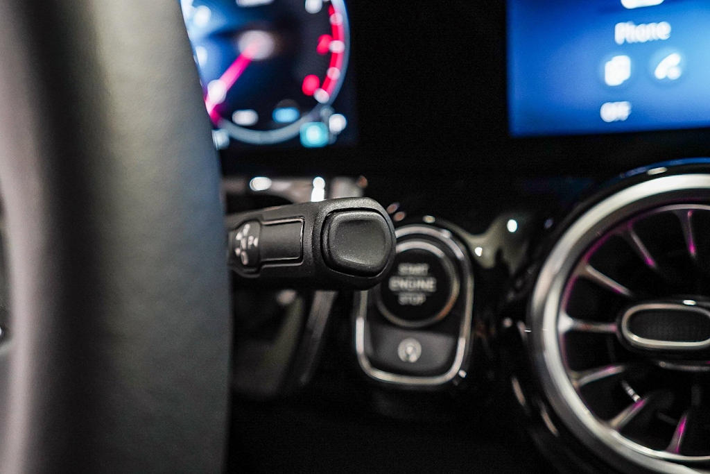 Thumbnail: 2025 Mercedes-Benz GLA - 25