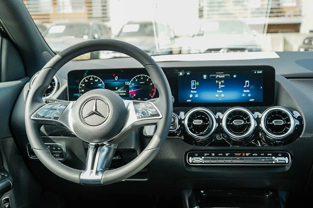 Thumbnail: 2026 Mercedes-Benz GLA - 8