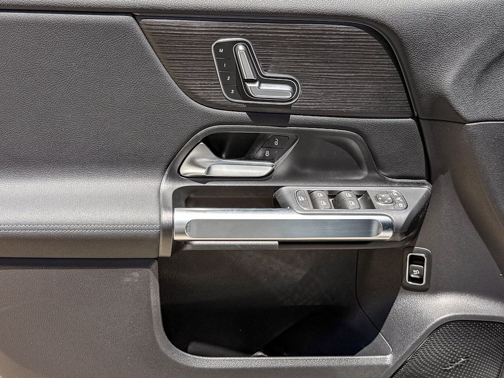 Thumbnail: 2025 Mercedes-Benz EQB - 22