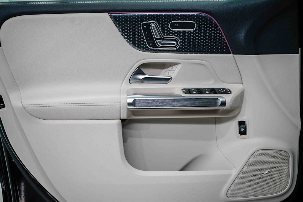 Thumbnail: 2025 Mercedes-Benz EQB - 22