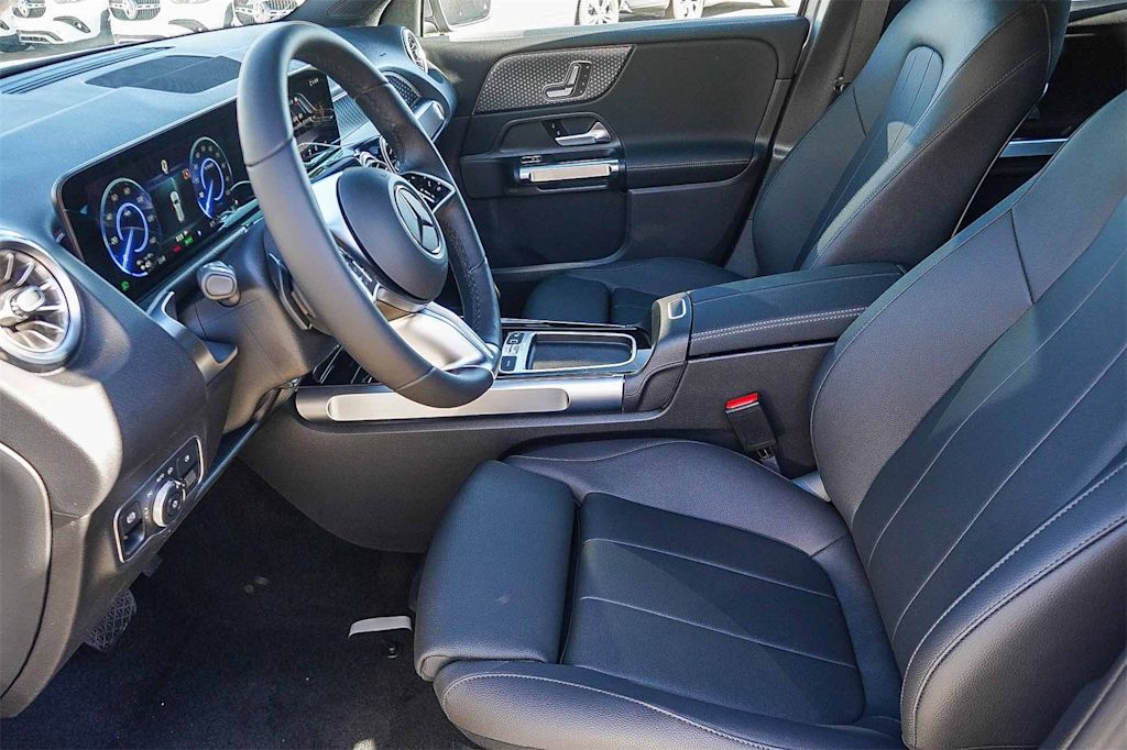 Thumbnail: 2025 Mercedes-Benz EQB - 11