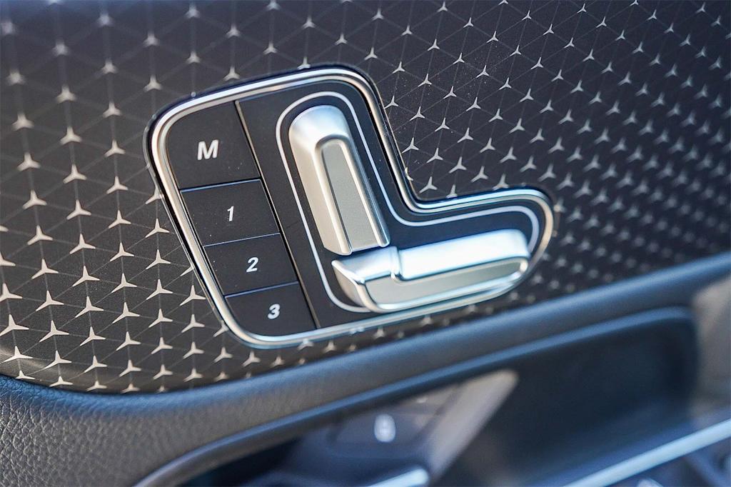 Thumbnail: 2025 Mercedes-Benz EQB - 26