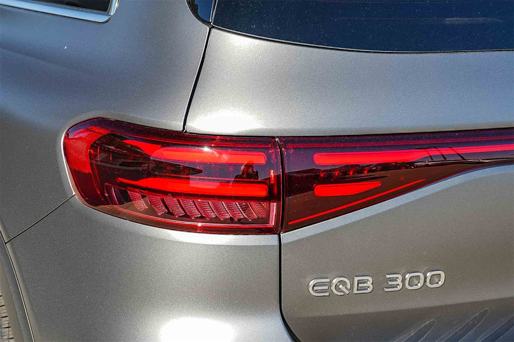 Thumbnail: 2025 Mercedes-Benz EQB - 18