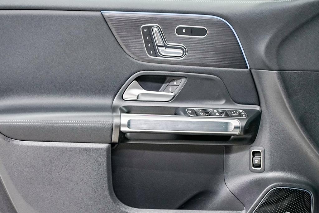 Thumbnail: 2025 Mercedes-Benz EQB - 21