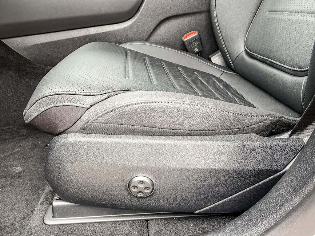 Thumbnail: 2025 Mercedes-Benz GLC - 22