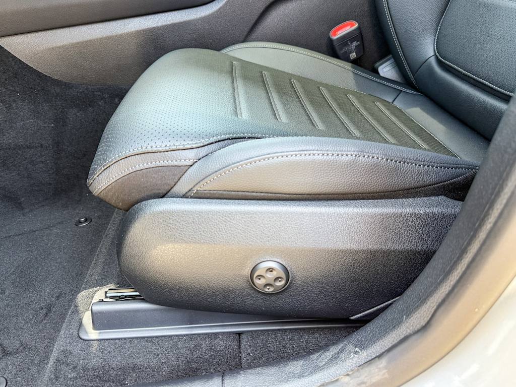 Thumbnail: 2025 Mercedes-Benz GLC - 24