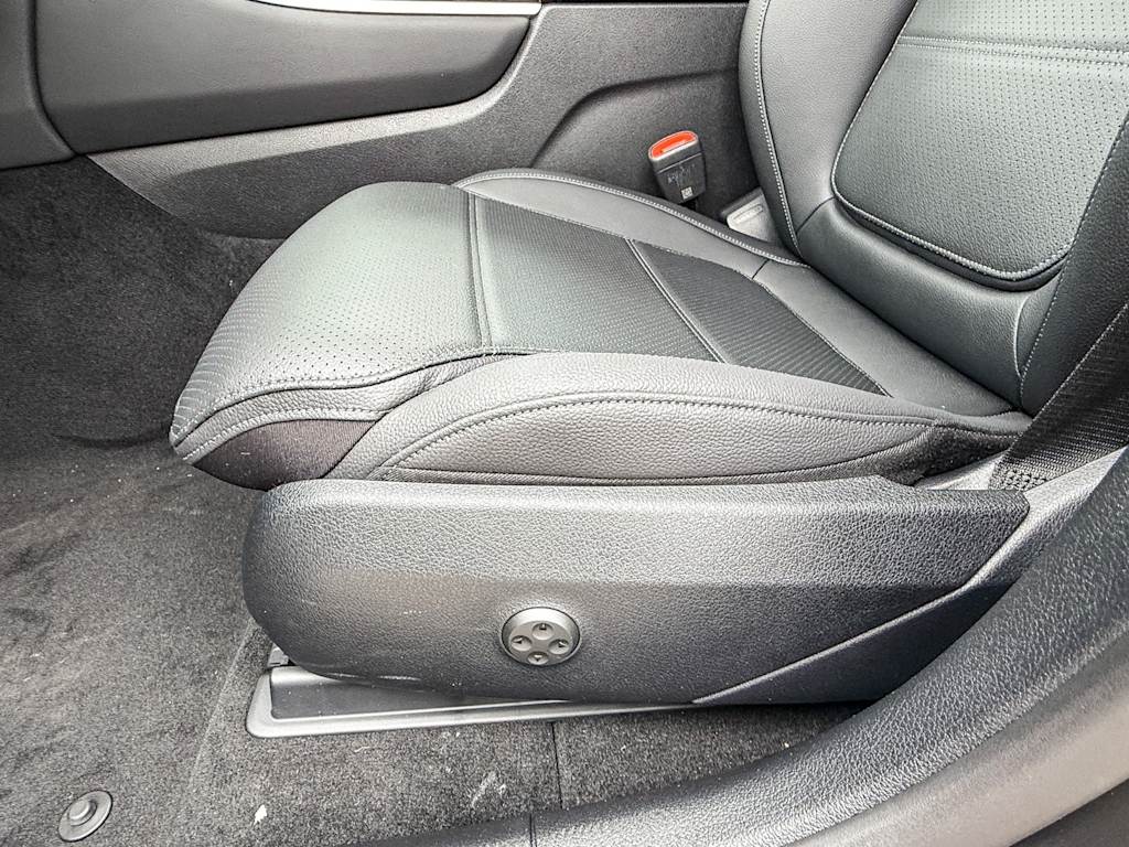 Thumbnail: 2025 Mercedes-Benz GLC - 25