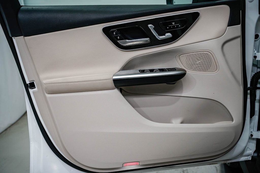 Thumbnail: 2025 Mercedes-Benz GLC - 22