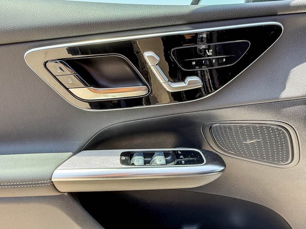 Thumbnail: 2025 Mercedes-Benz GLC - 22