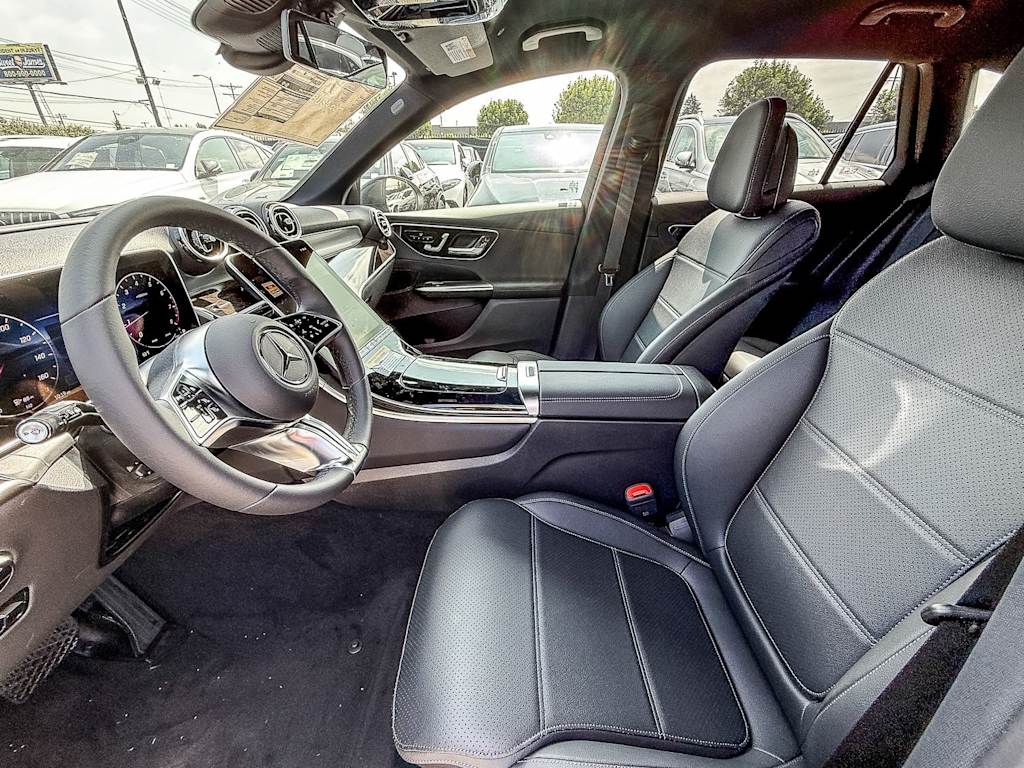 Thumbnail: 2025 Mercedes-Benz GLC - 9