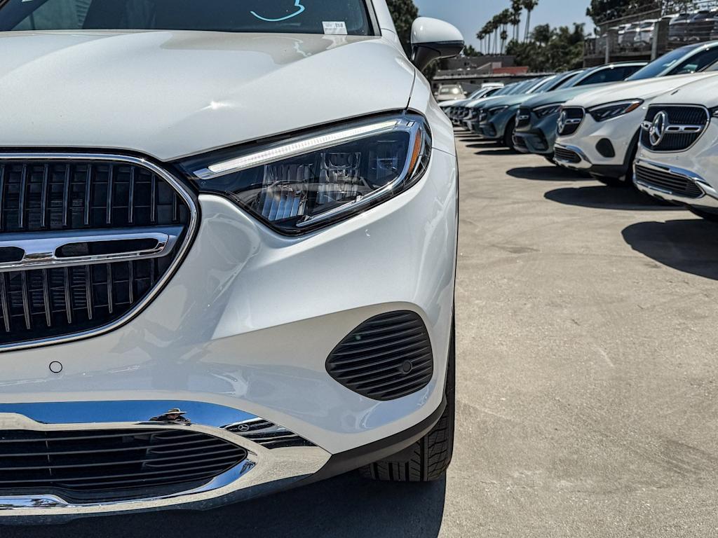 Thumbnail: 2025 Mercedes-Benz GLC - 17