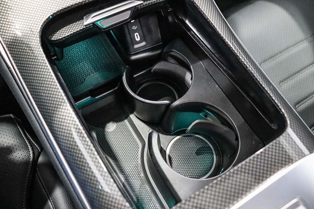 Thumbnail: 2026 Mercedes-Benz GLC - 26
