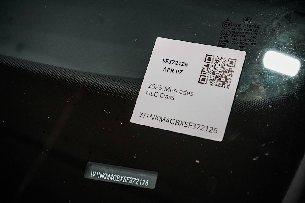 Thumbnail: 2025 Mercedes-Benz GLC - 16